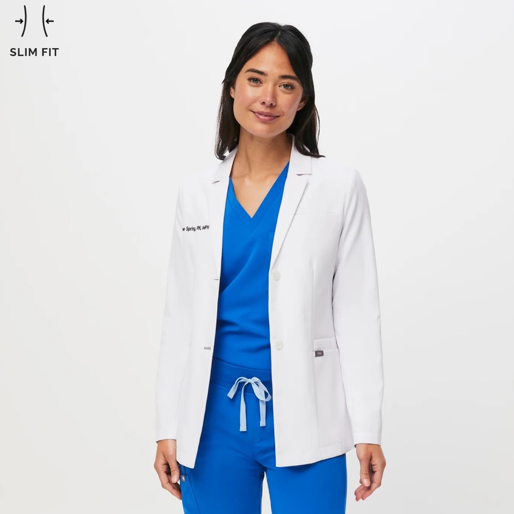 Figs Bellevue Slim Short Lab Coat